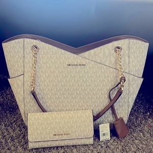 Michael Kors Vanilla Jet Set Travel set matching purse and wallet